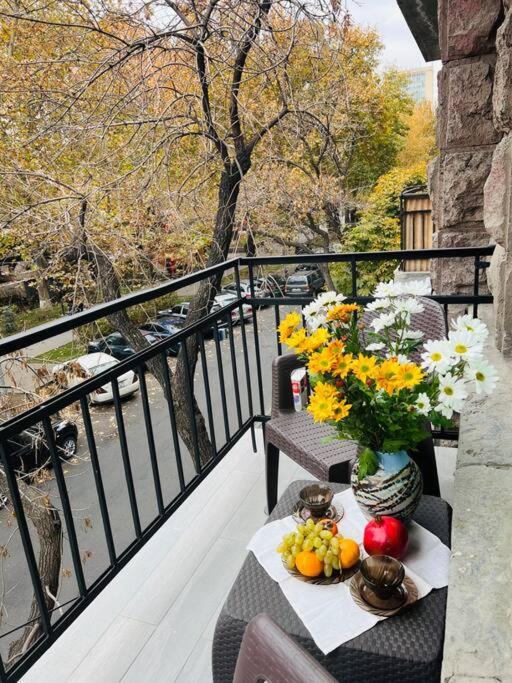 Spacious 2 Bedrooms In The Center Of Jerevan Buitenkant foto