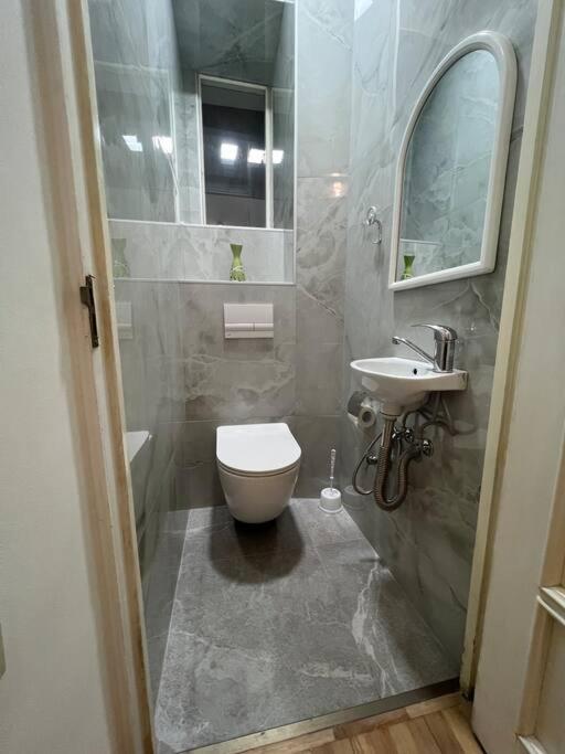 Spacious 2 Bedrooms In The Center Of Jerevan Buitenkant foto