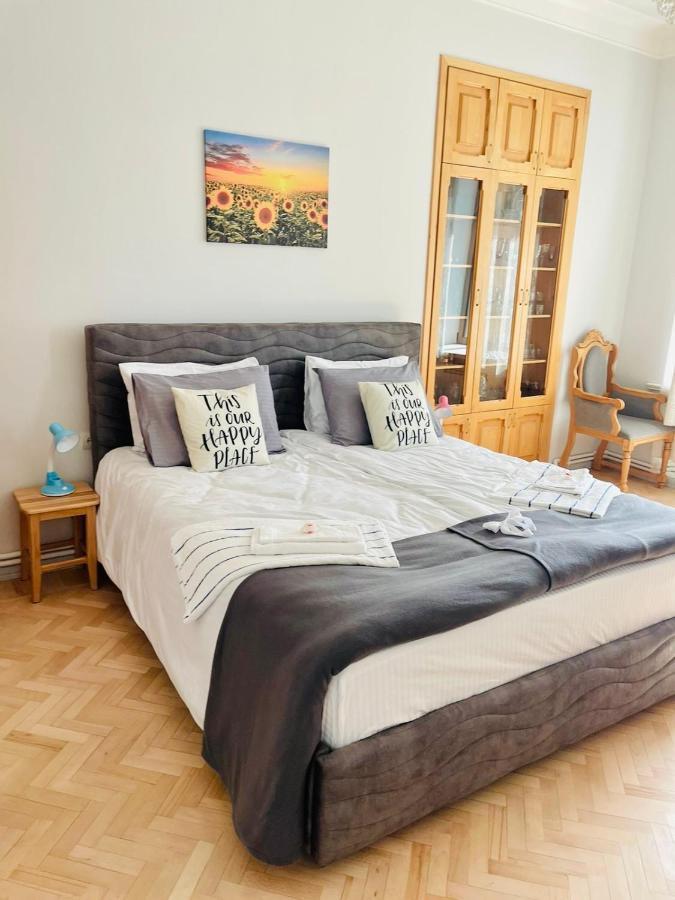 Spacious 2 Bedrooms In The Center Of Jerevan Buitenkant foto