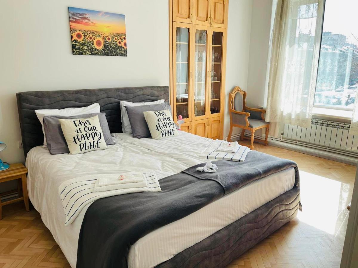 Spacious 2 Bedrooms In The Center Of Jerevan Buitenkant foto