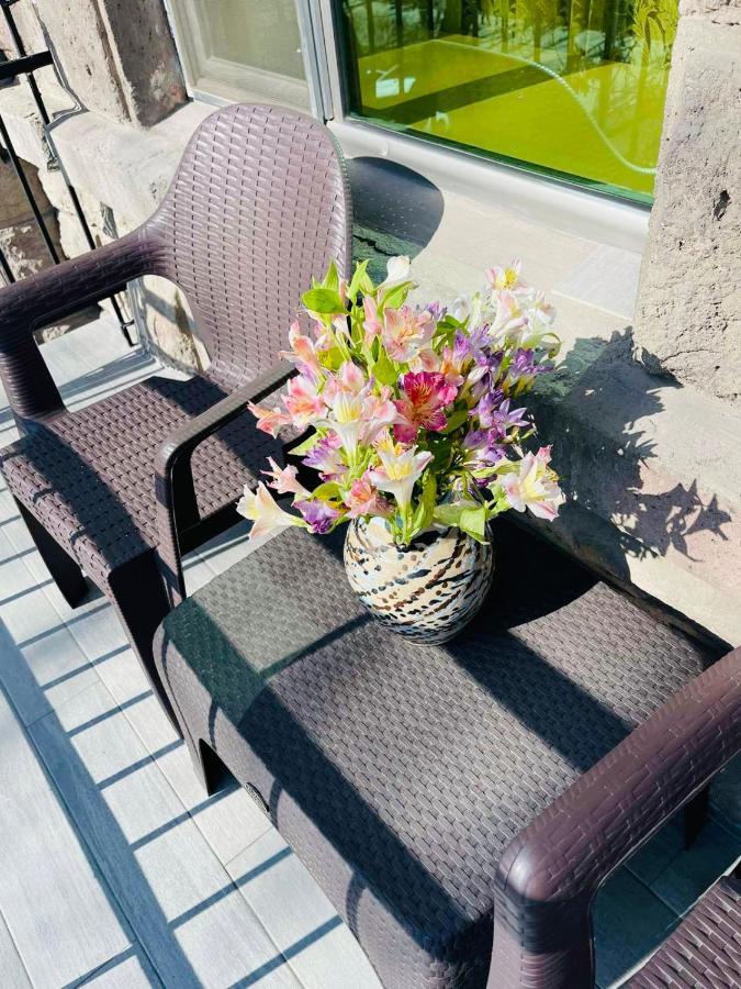 Spacious 2 Bedrooms In The Center Of Jerevan Buitenkant foto